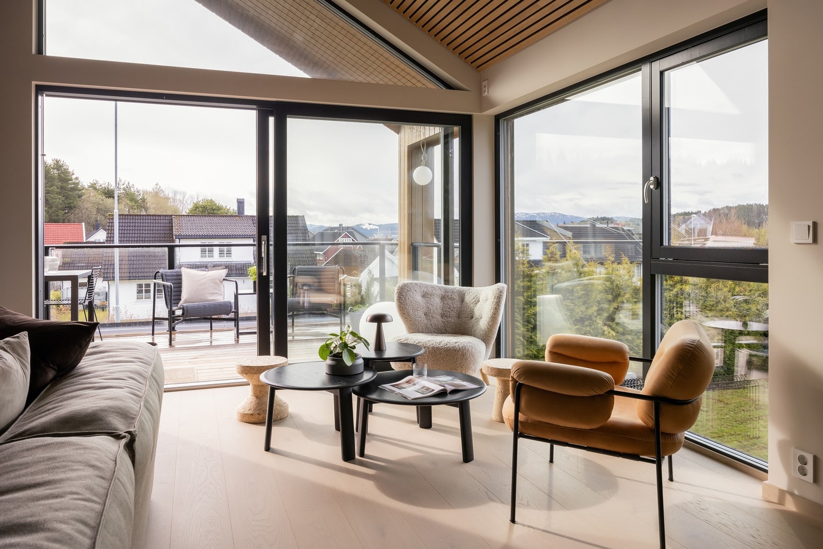 Lekker 1-stavs eikeparkett i alle oppholdsrom. Galleribilde