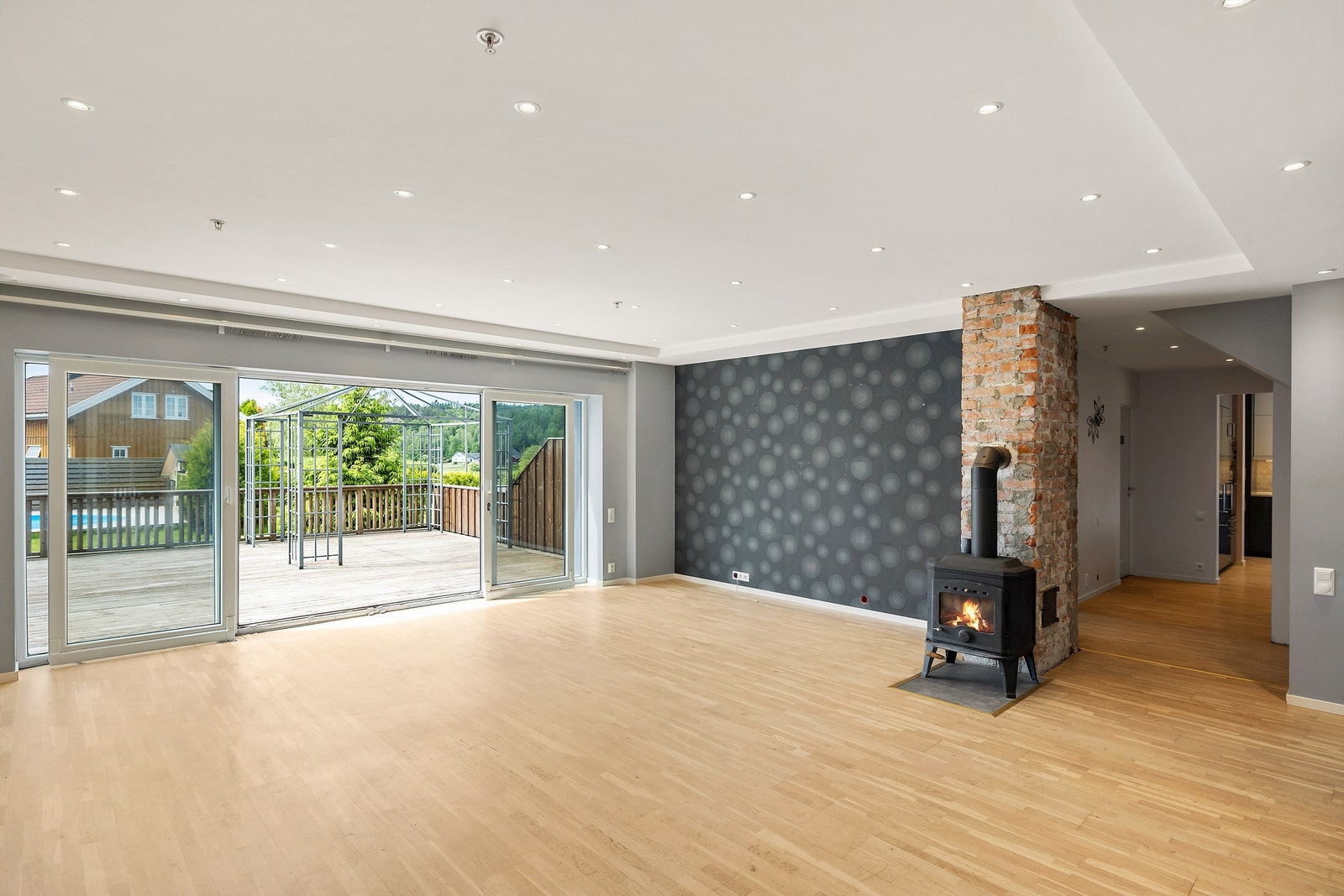 Stuen har nyere vedovn. Galleribilde