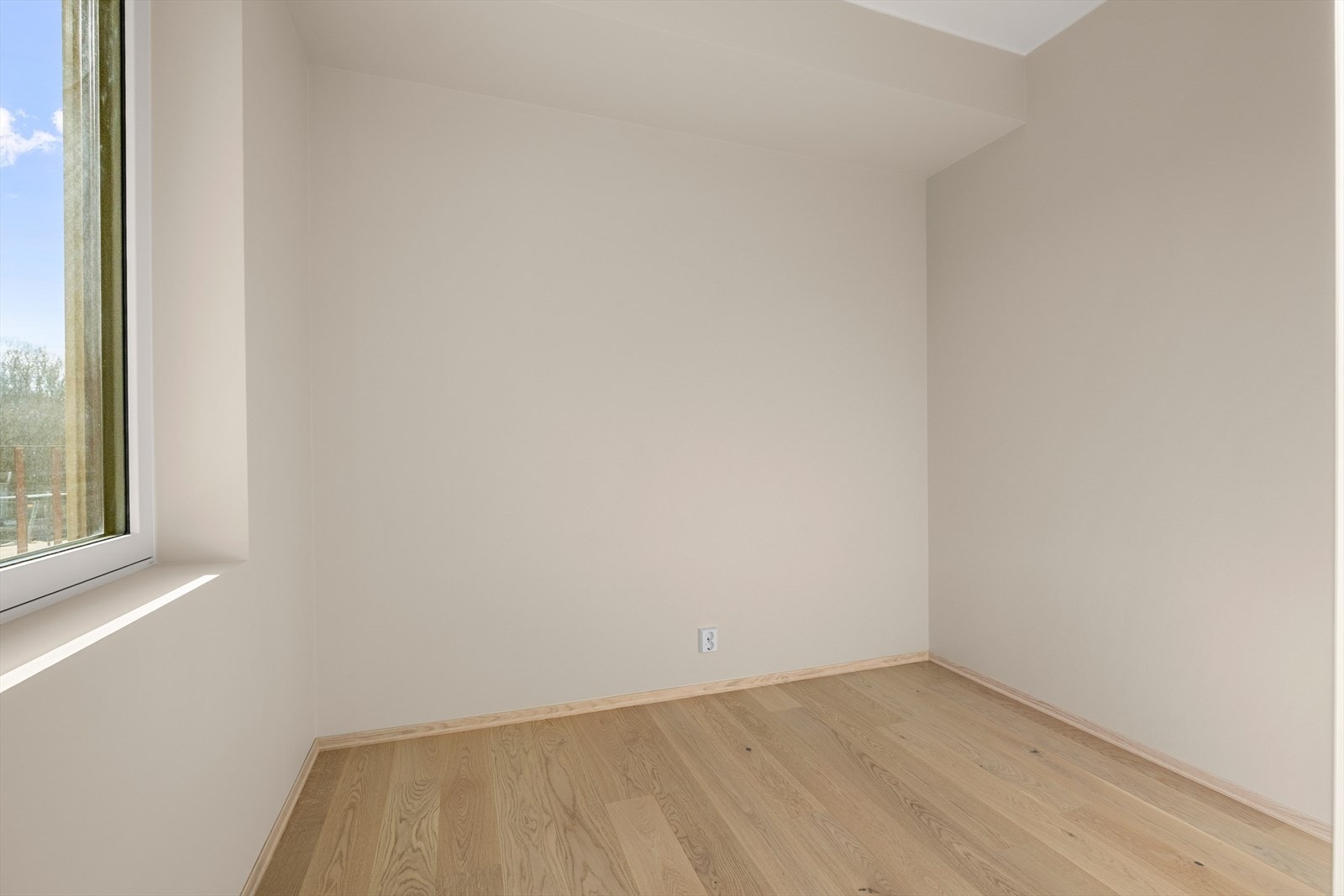 Det andre er på 5,6m² og passer ypperlig som gjesterom eller kontor Galleribilde