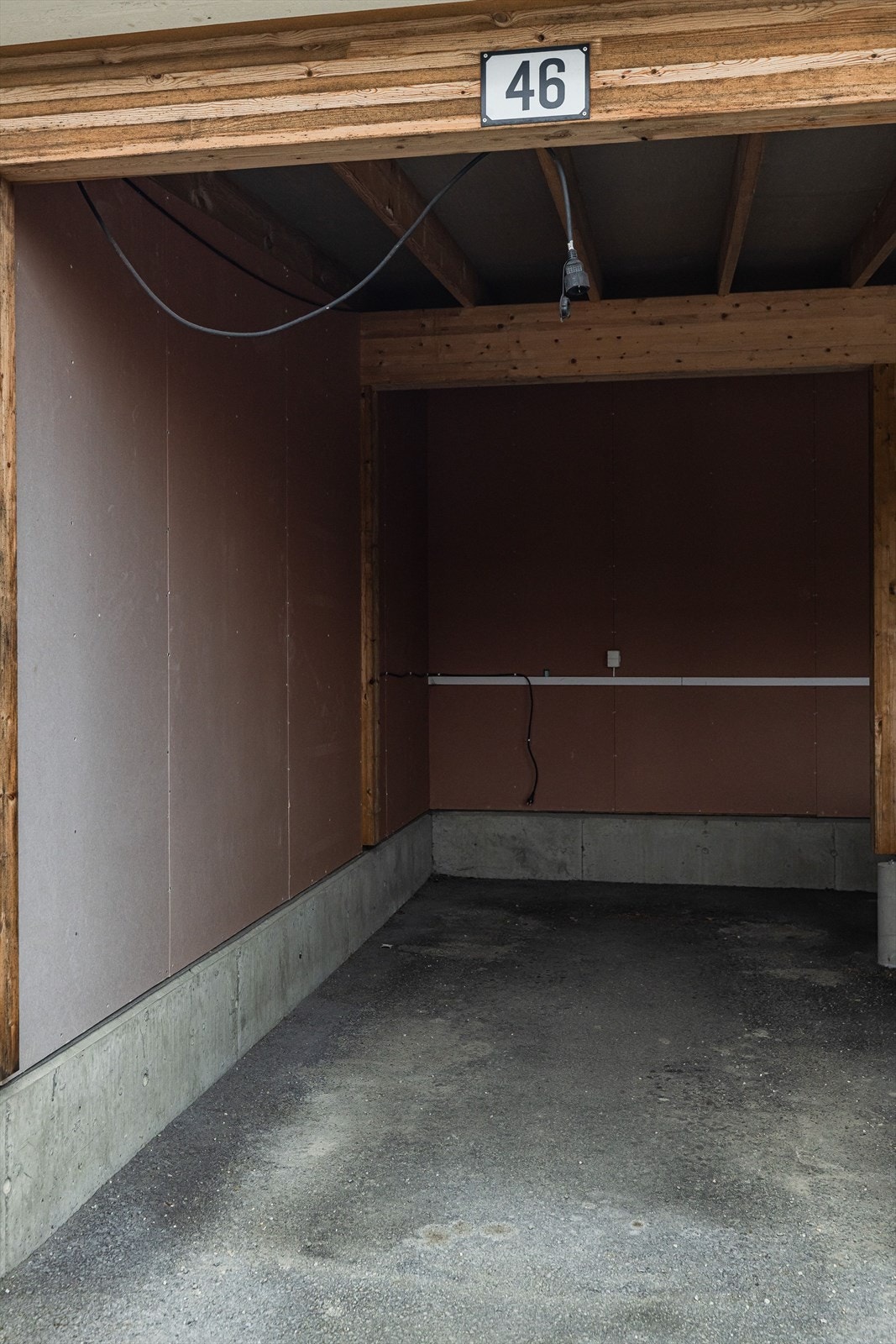 Plass i felles carportanlegg følger leiligheten. Galleribilde