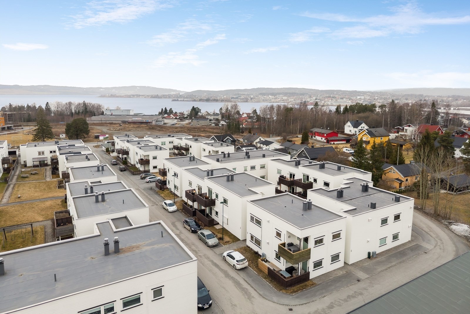 Leiligheten ligger i et rolig boligområde i Sandvika i Ottestad. Galleribilde