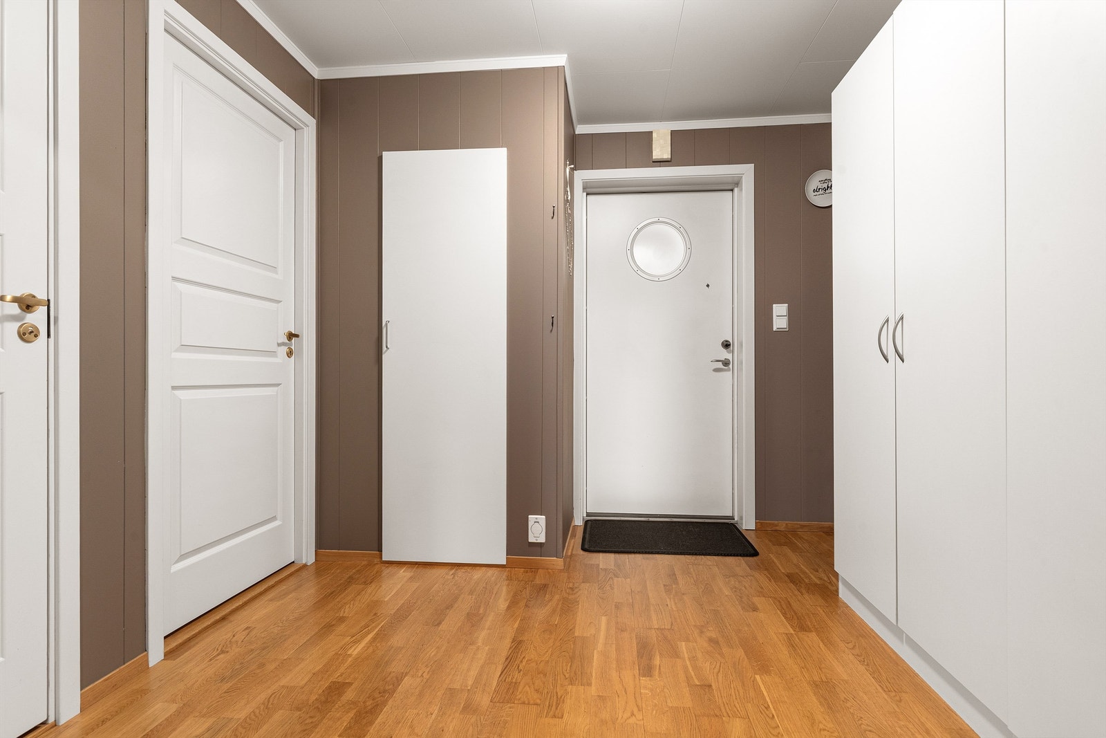 Romslig hvor det er godt med garderober Galleribilde