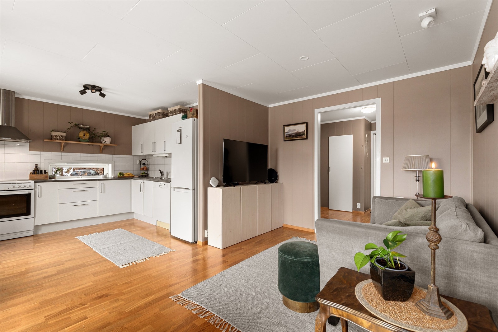 Åpen løsning mellom stue og kjøkken Galleribilde