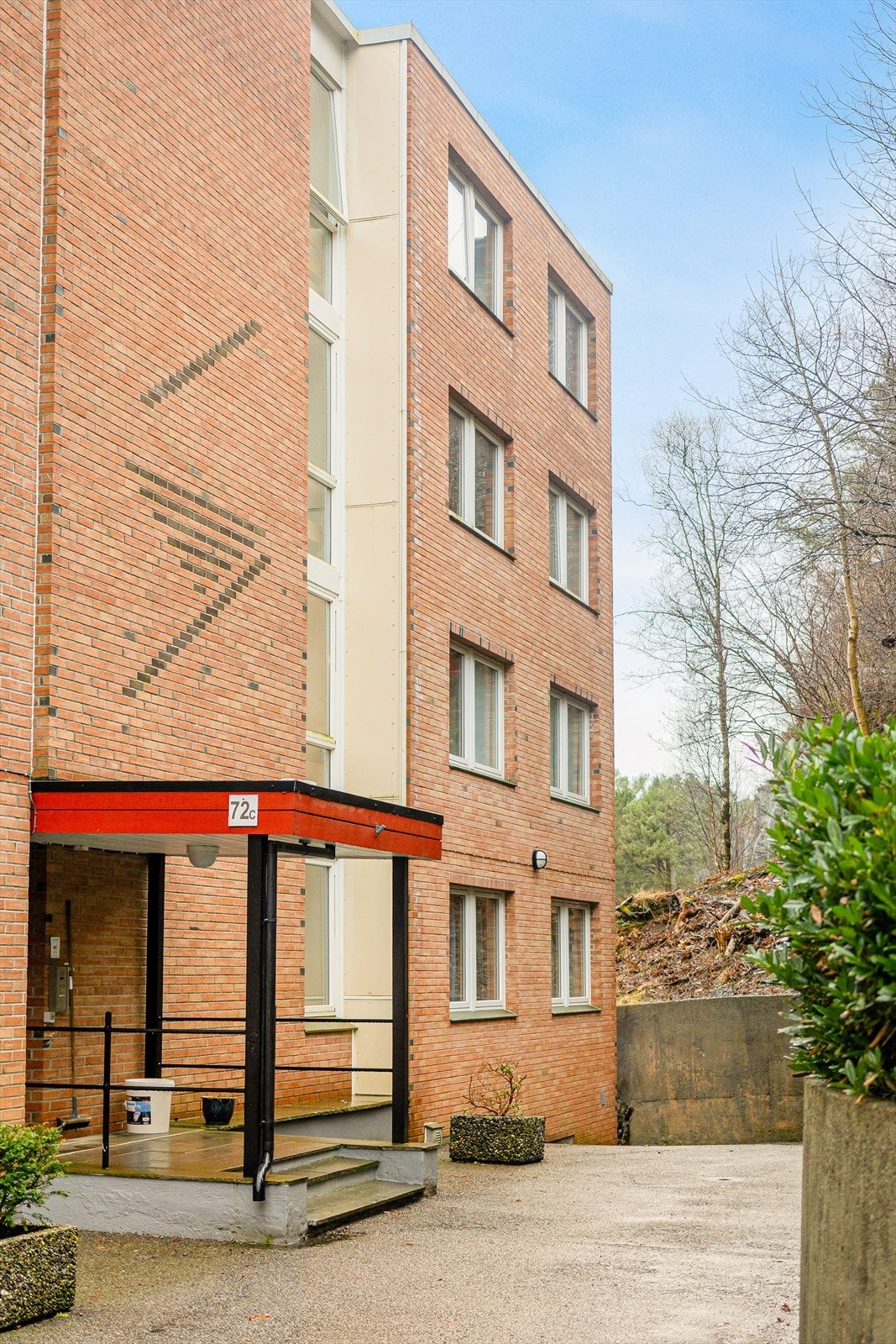 Inngangsparti. Galleribilde
