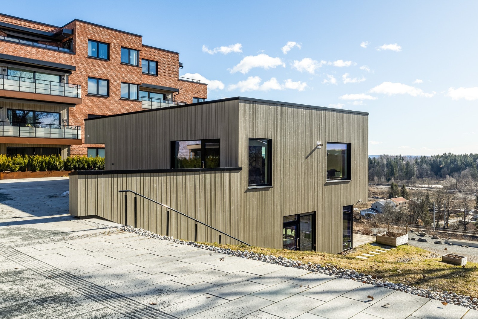 Pent opparbeidede fellesområder som gir et ryddig og moderne inntrykk Galleribilde