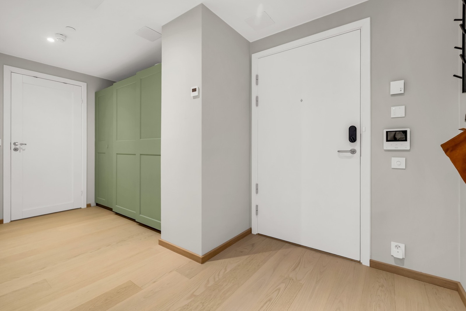 Funksjonell gang med enkel adkomst til alle rom Galleribilde