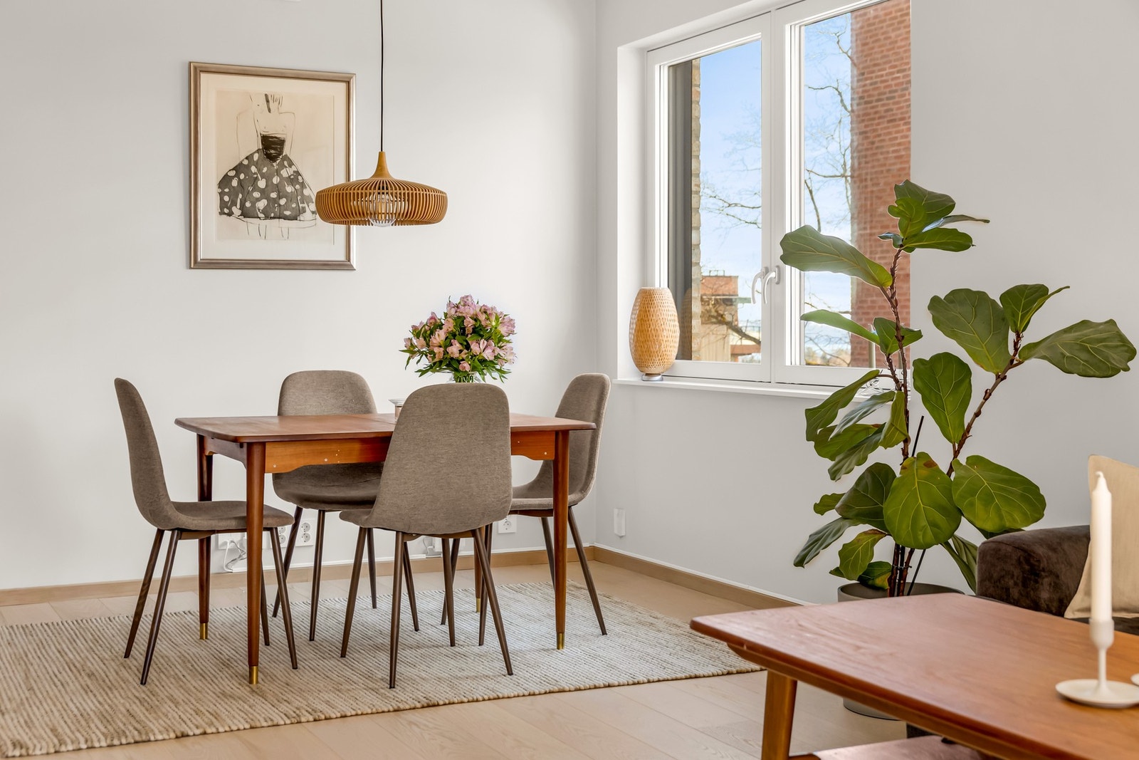 Fin spiseplass, perfekt for å samle venner og bekjente Galleribilde