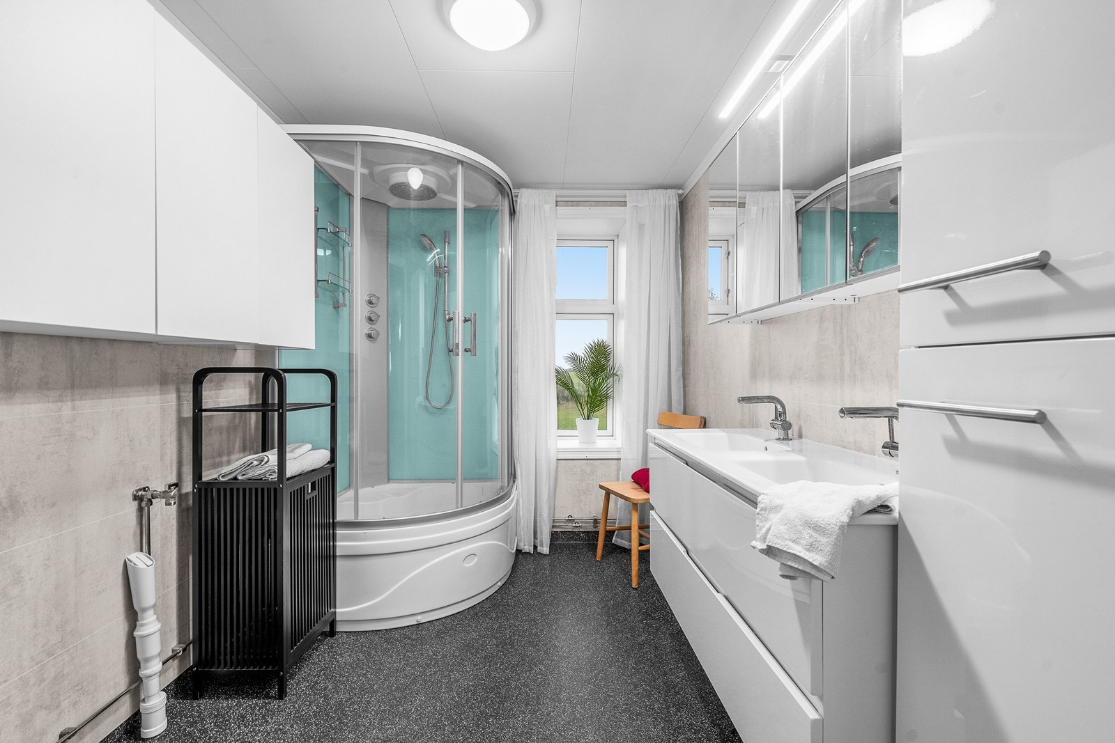 Bad i første etasje Galleribilde