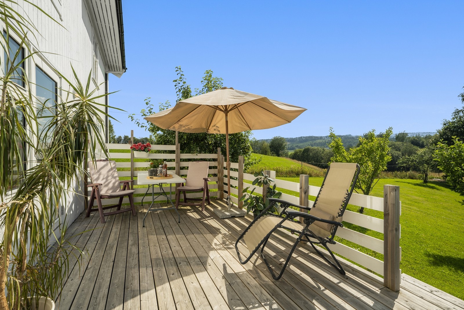 Solrik terrasse Galleribilde