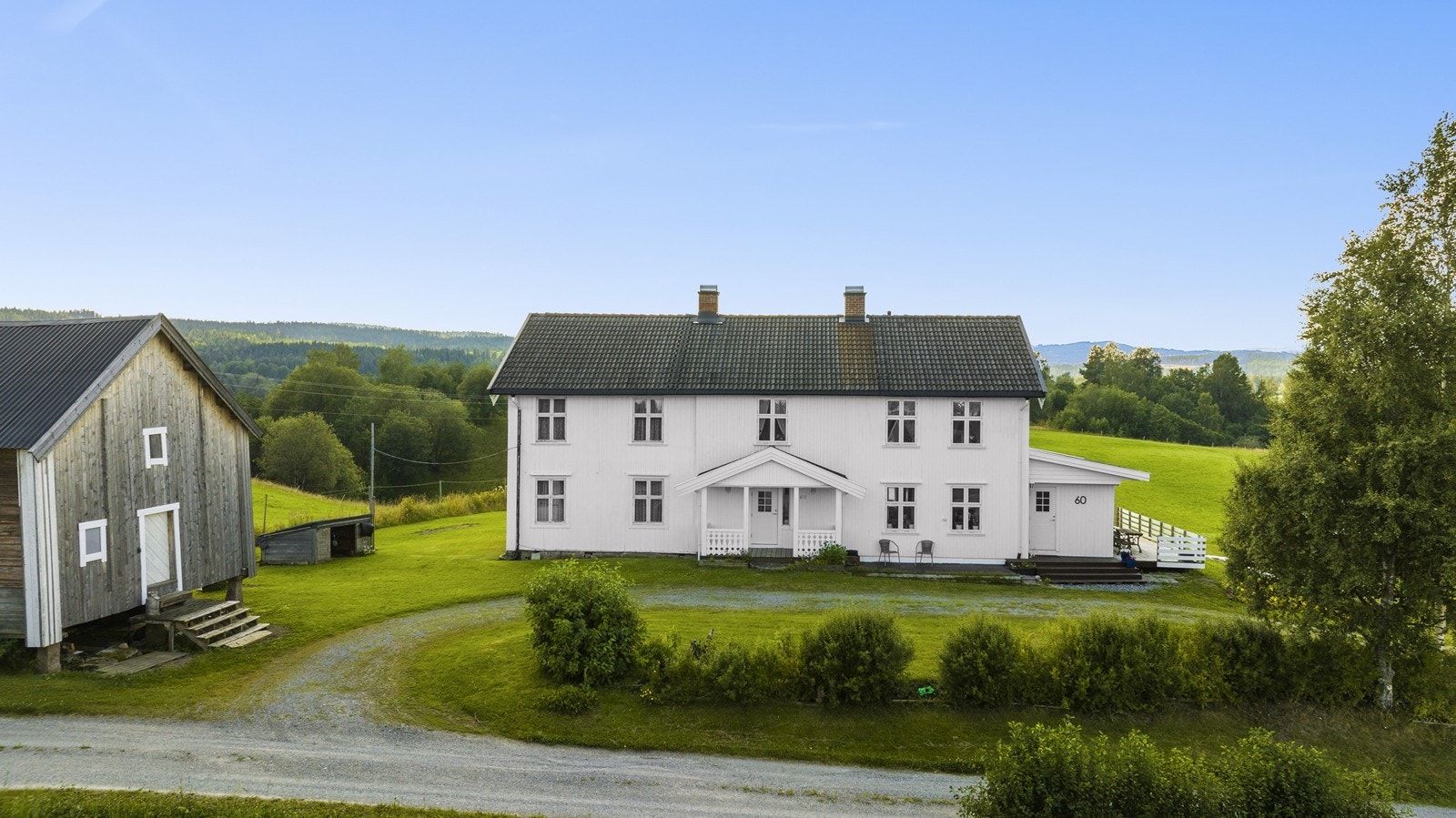 Landbrukseiendom med egen kårbolig. Foto: Flytende Film AS (Thor Øyvind Borgersen) Galleribilde
