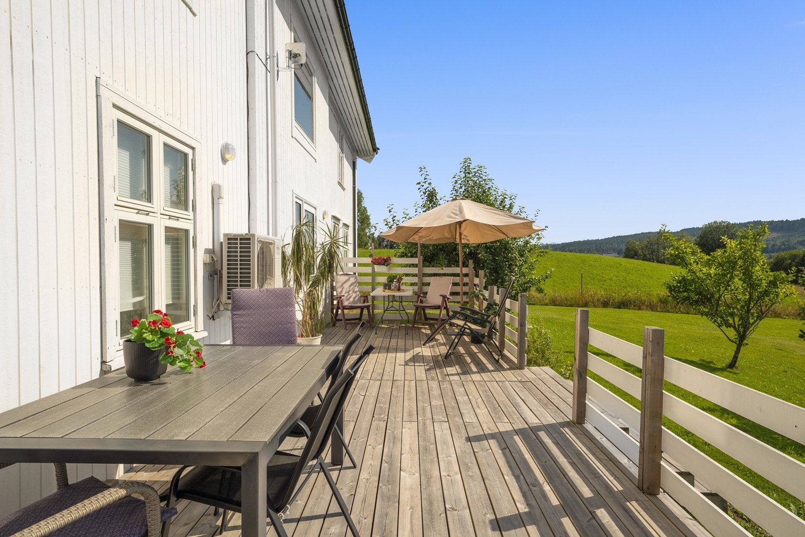 Solrik terrasse Galleribilde