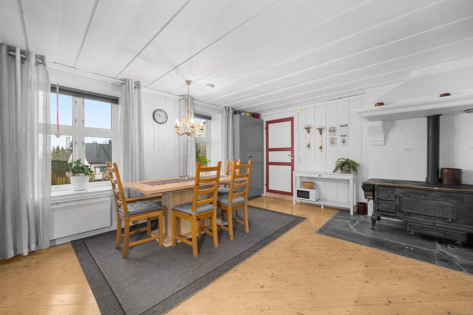 Spisestue i tilknytning til kjøkken Galleribilde