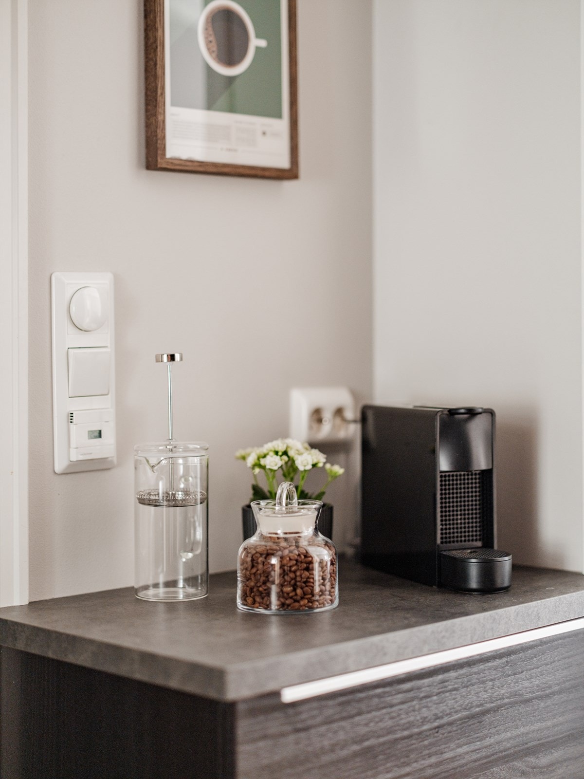 Kjøkkenet er godt utstyrt og har en hyggelig kaffekrok i hjørnet. Galleribilde