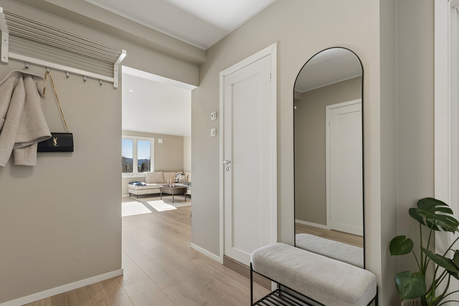 Her er det godt å komme hjem og hyggelig å ønske gjester velkommen Galleribilde