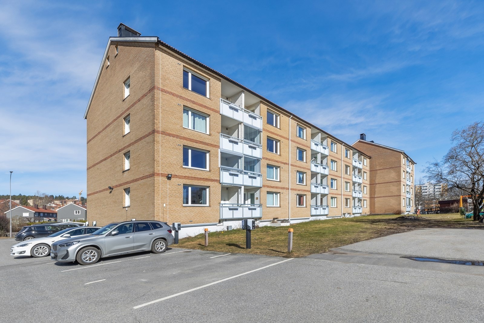 Med leiligheten følger bruksrett til fast parkeringsplass på boretslagets tomt Galleribilde