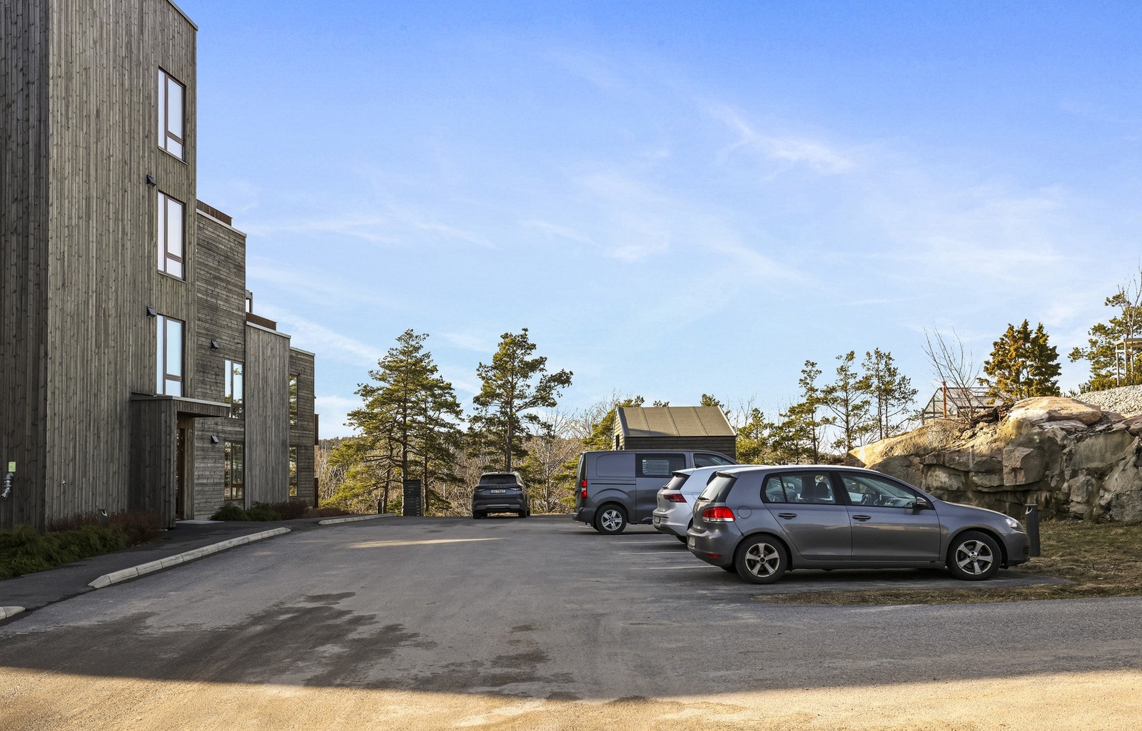 Gjesteparkering utenfor Galleribilde