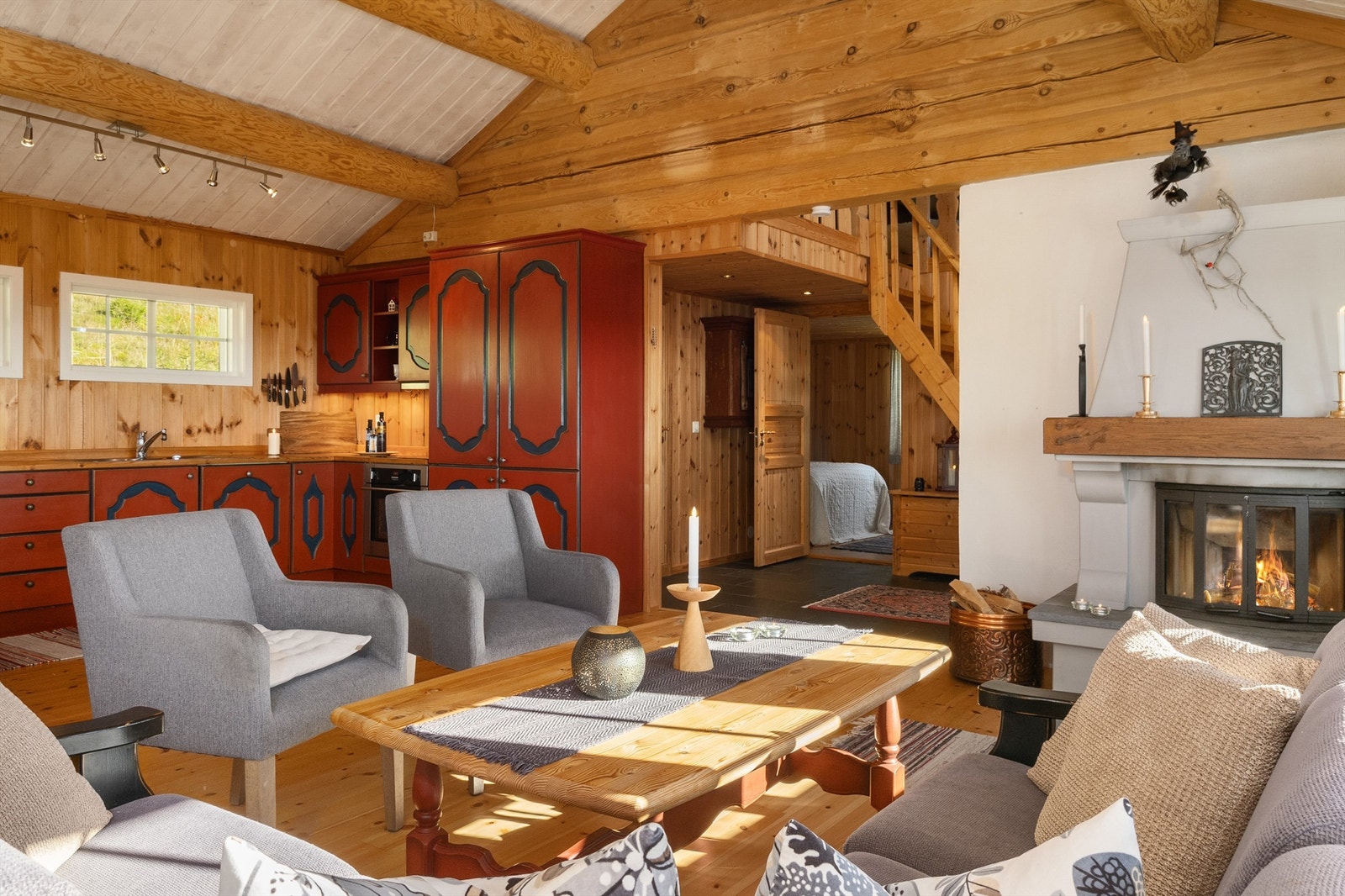 Stue med åpen kjøkkenløsning. Galleribilde