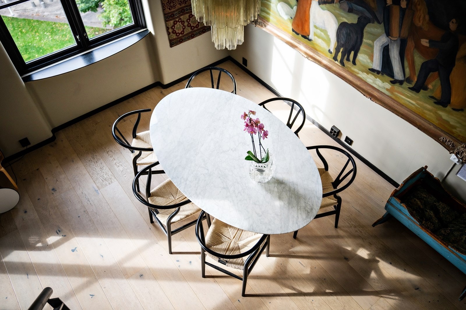 Et innbydende oppholdsrom som skaper gode rammer for hyggelige stunder. Galleribilde