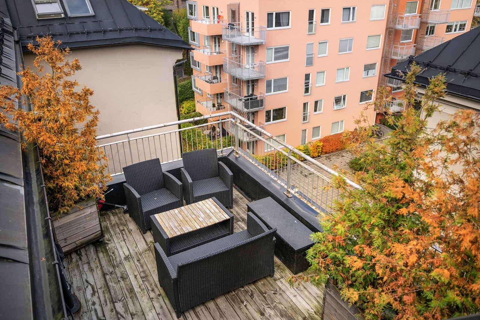 Bygget har en herlig felles takterrasse. Et flott sted å nyte godt vær på varme sommerdager. Galleribilde