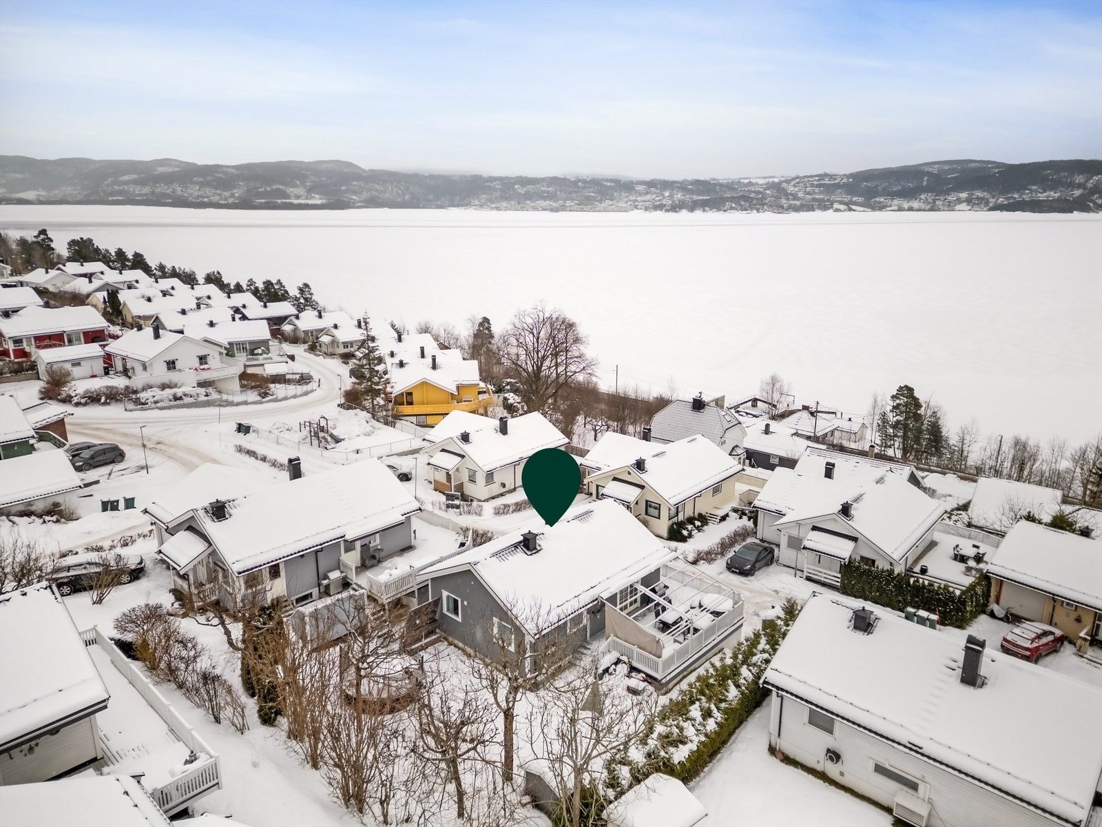 Boligen har en høy og fri beliggenhet med flott utsikt over fjorden.
Foto: Ole Thorgeir Solheim Thoresen Galleribilde