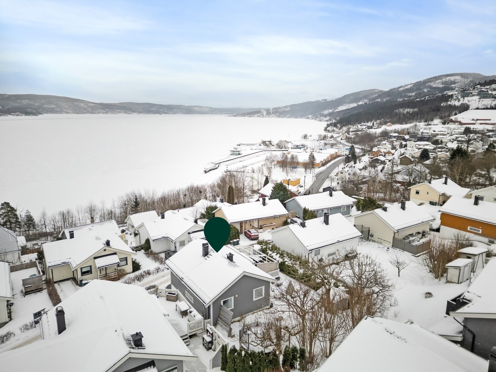Nærhet til sjøen og båthavn gir gode rekreasjonsmuligheter. Galleribilde