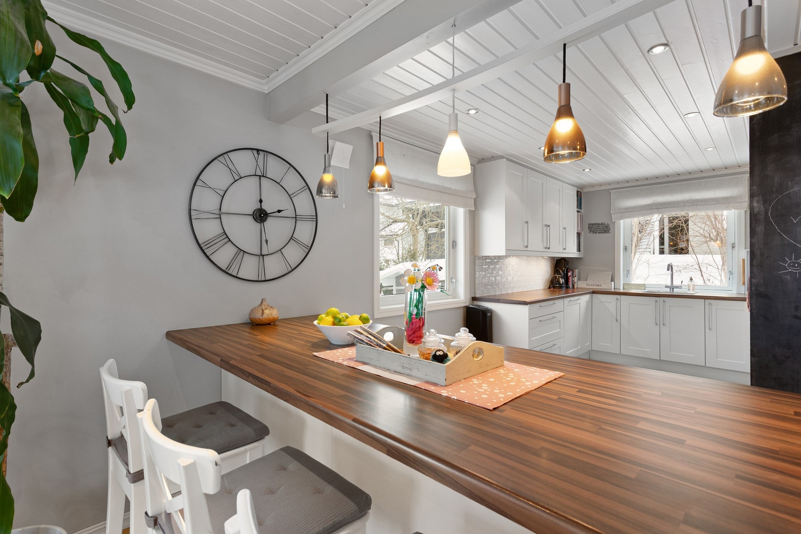 En hyggelig spiseplass ved kjøkkenhalvøya for raske måltider. Galleribilde