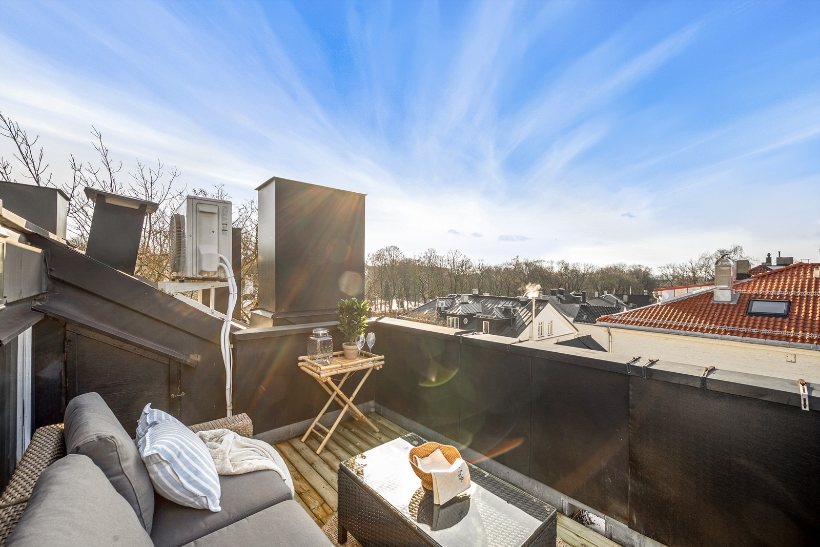 Terrassen er orientert mot sydvest, og har optimale solforhold. Galleribilde