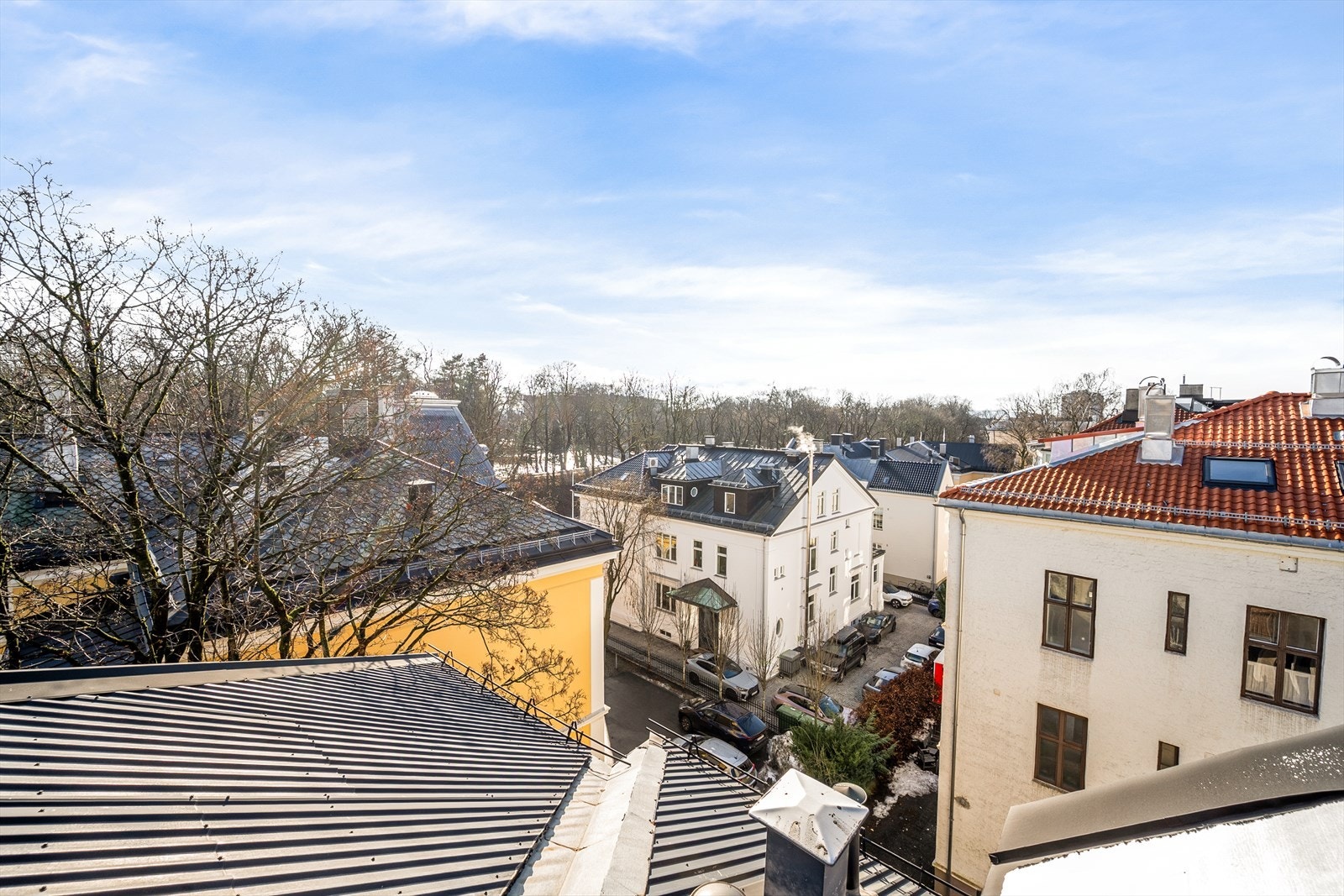 Åpent og fint utsyn, uten innsyn eller sjenerende gjenboere. Galleribilde