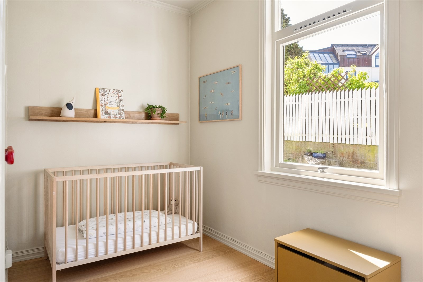 Soverom nummer to har også plass til ønsket møblement. Galleribilde