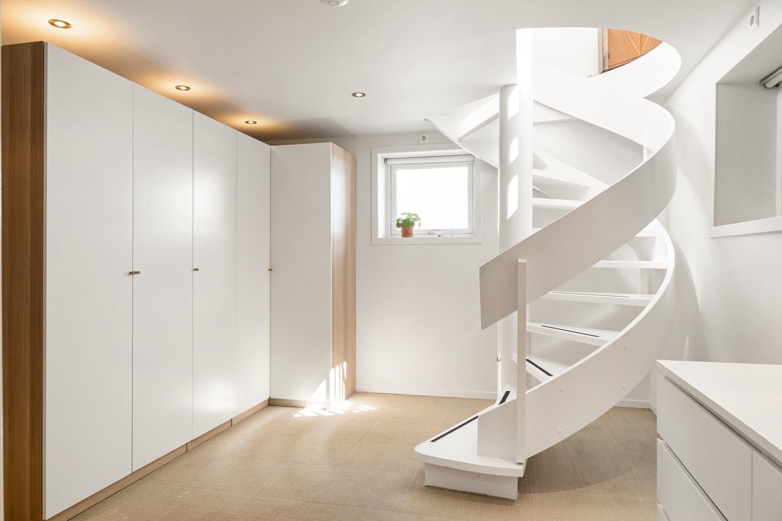 I kjelleretasjen finner man kjellerstue/gang og bad. Galleribilde