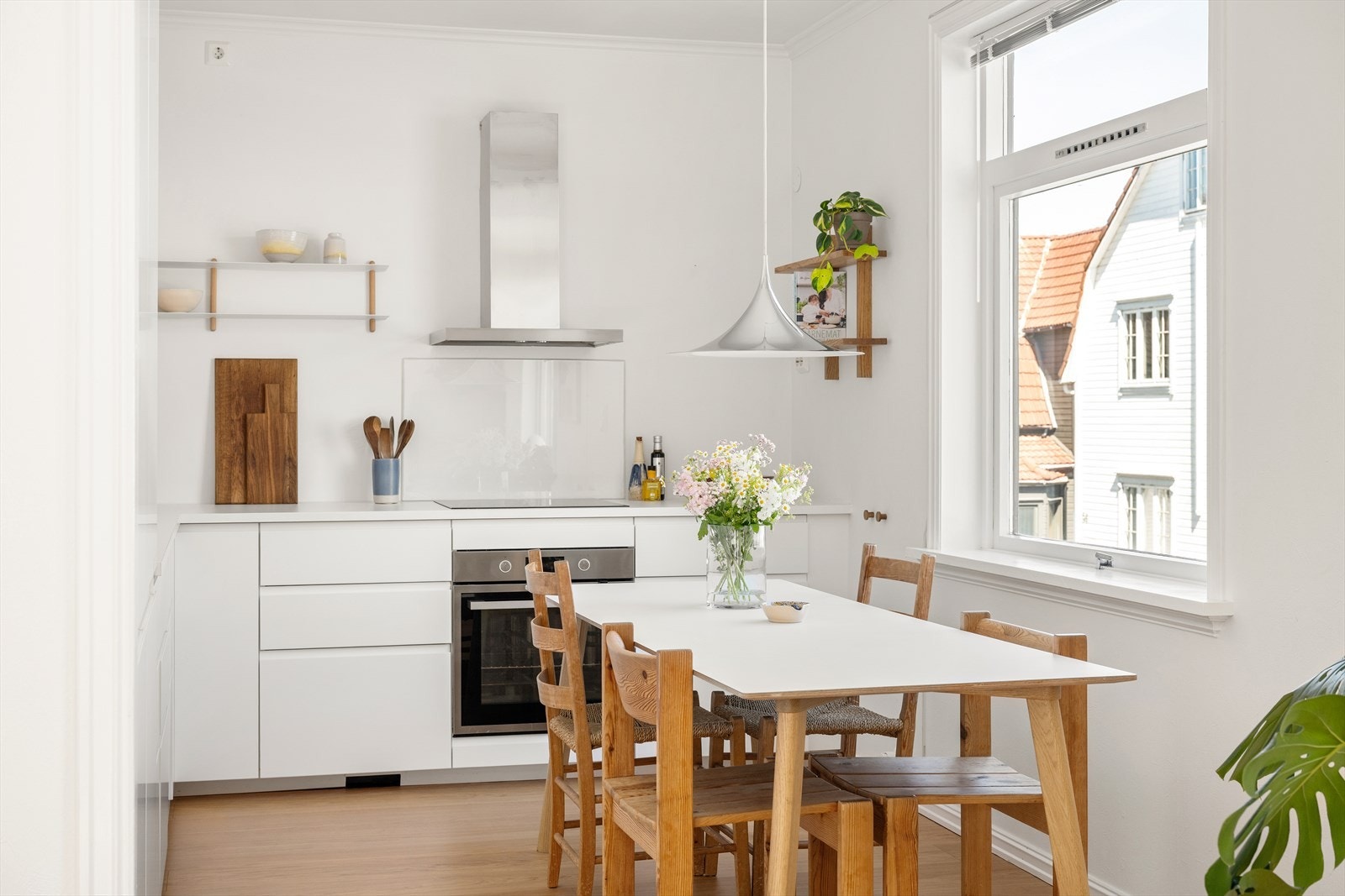 En meget pen del av horisontaldelt tomannsbolig med en sjarmerende og attraktiv beliggenhet på Våland. Galleribilde