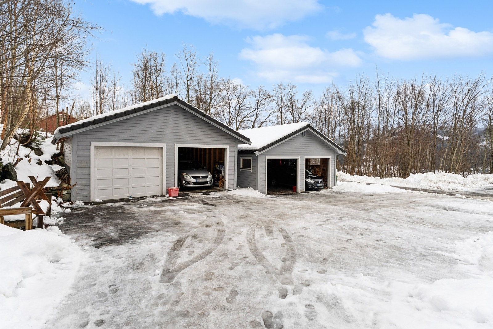 - Leiligheten disponerer også parkering i garasje - Galleribilde