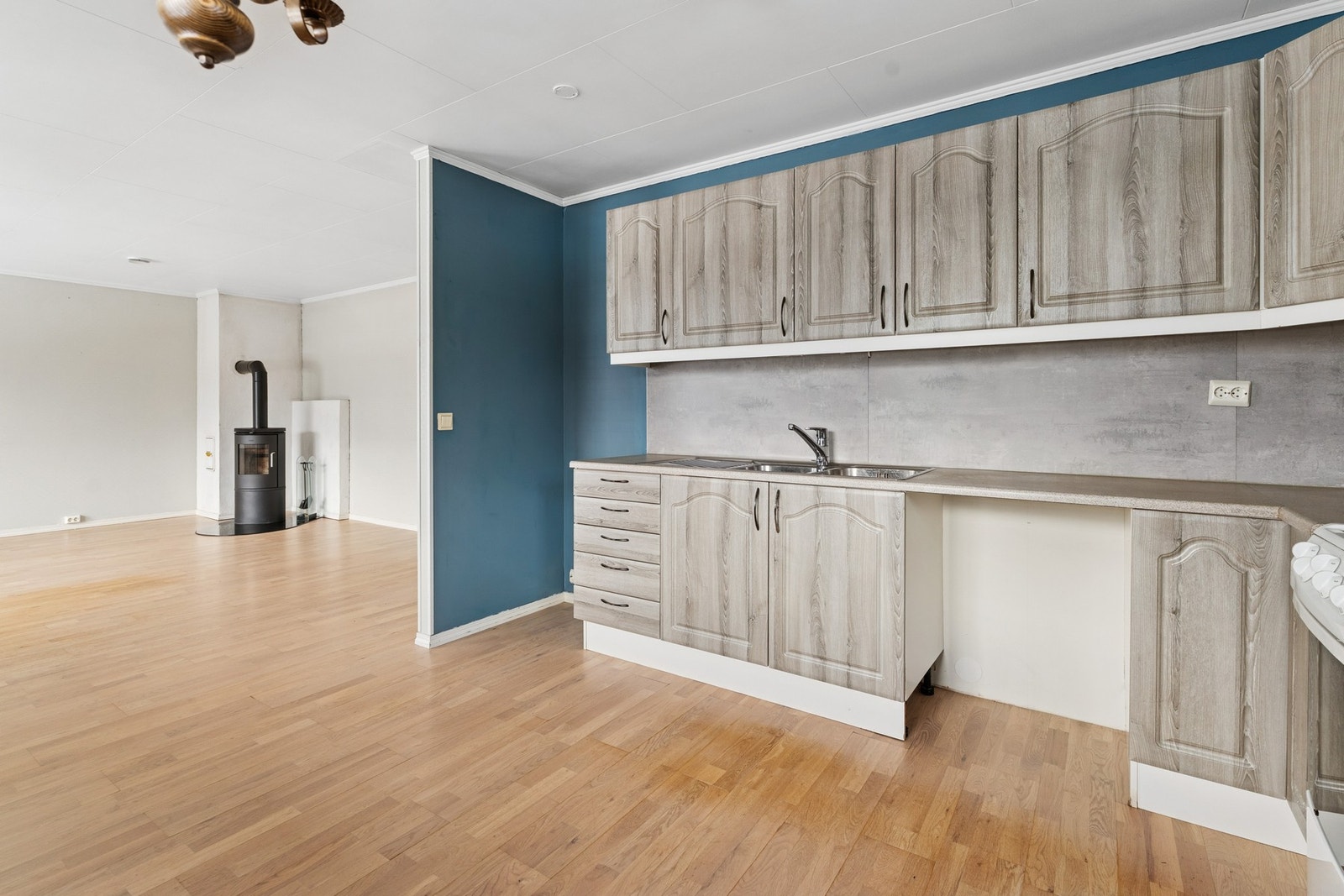 - Leiligheten har en åpen stue/-kjøkken løsning som måler ca. 36 m² - Galleribilde