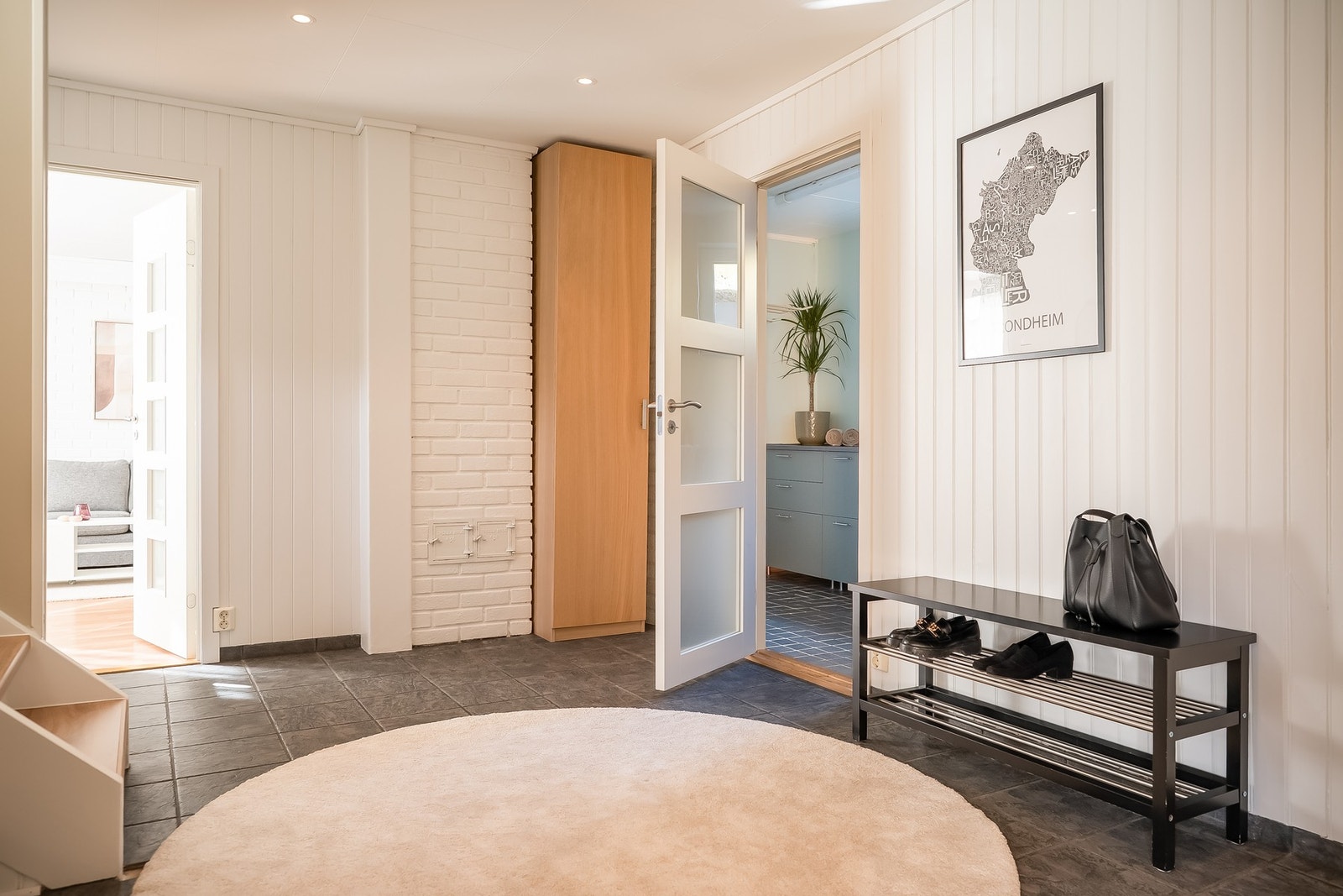 Boligens inngangsparti har et areal på 16,5 kvm. Galleribilde