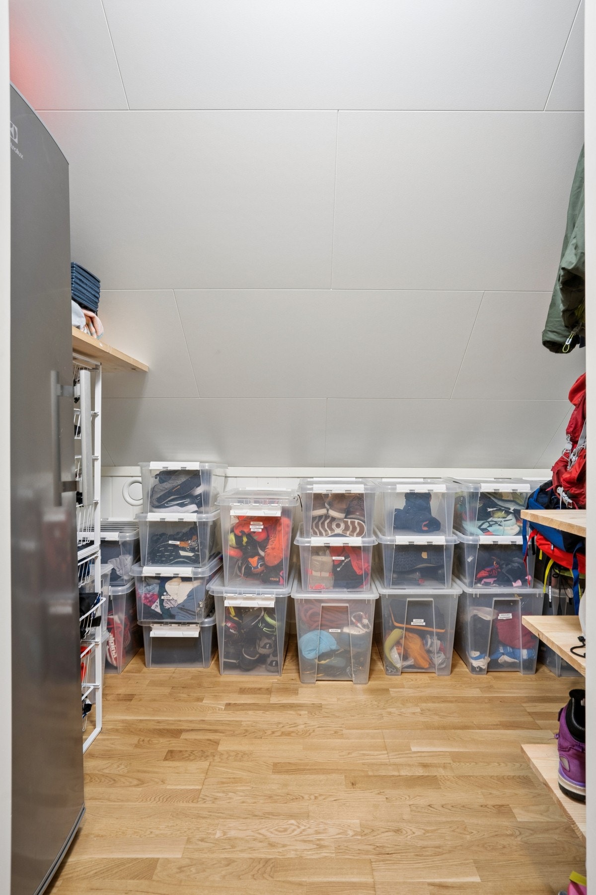 Praktisk innvendig bod med god plass til lagring av diverse. Galleribilde