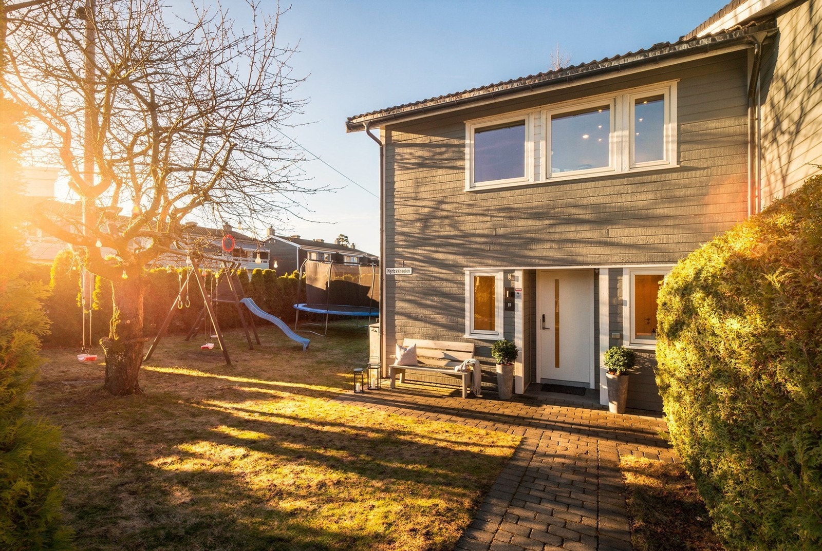 Nhut Nam Huynh v/ Krogsveen har gleden av å presentere Myrbakkveien 19! Galleribilde