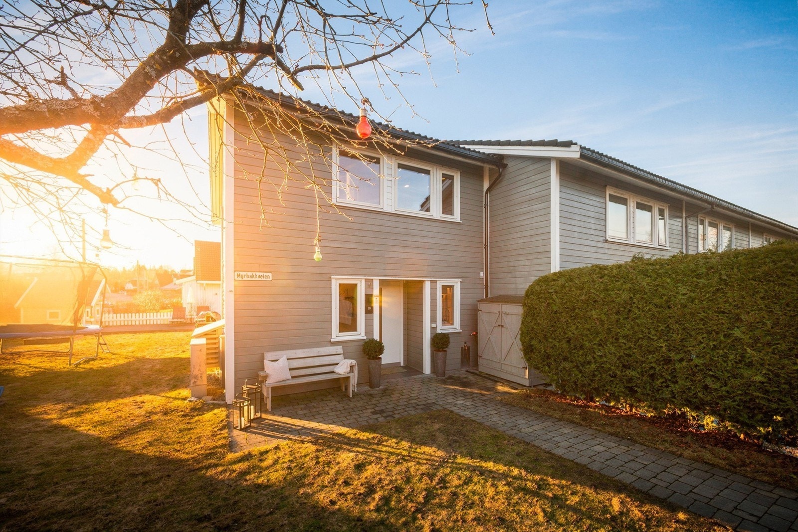 Denne boligen er perfekt for deg som ønsker å bo i en familiebolig med nærhet til det aller meste du skulle trenge i hverdagen. Galleribilde