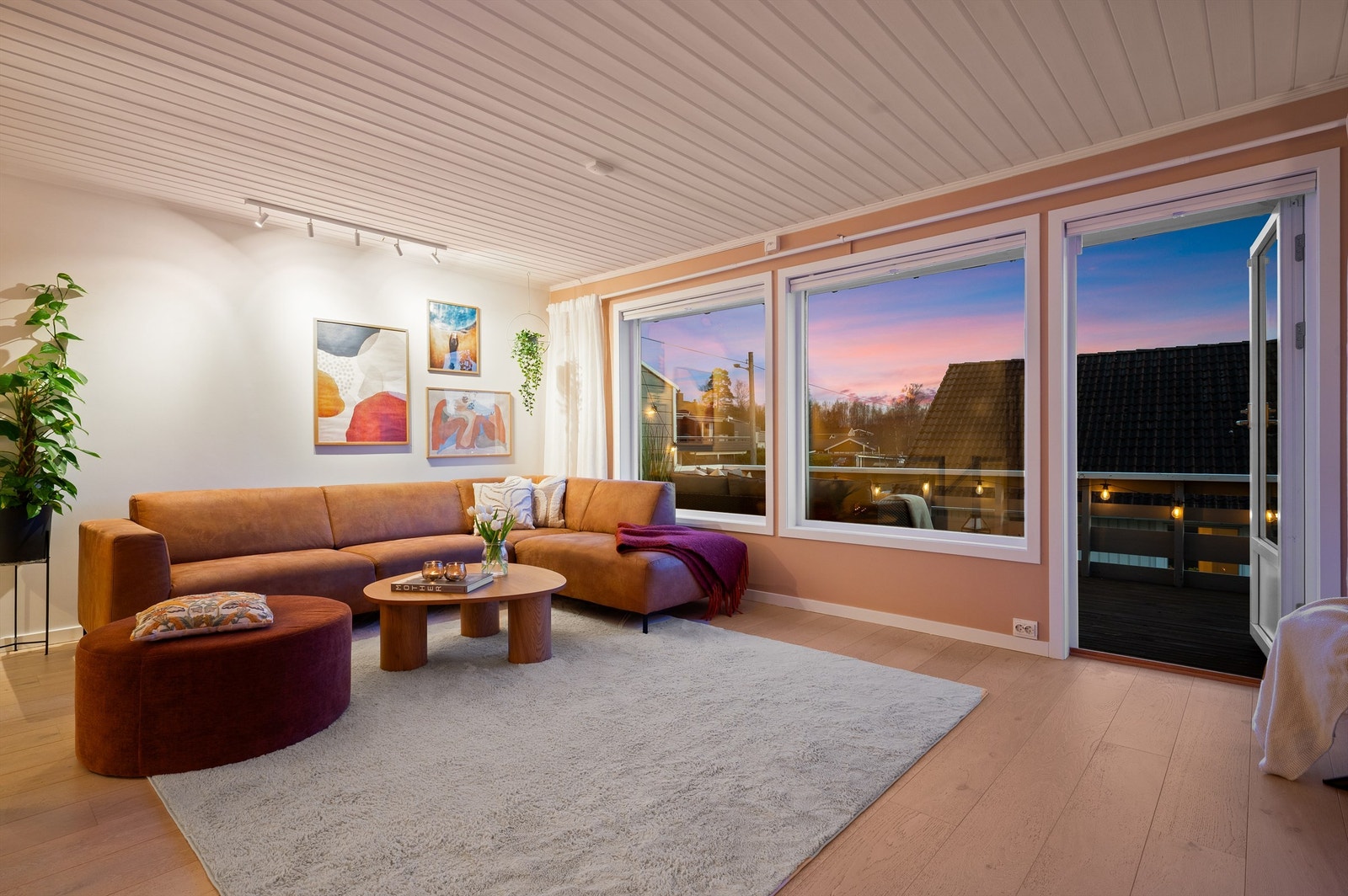 Rolig og stemningsfull atmosfære på kveldstid. Galleribilde