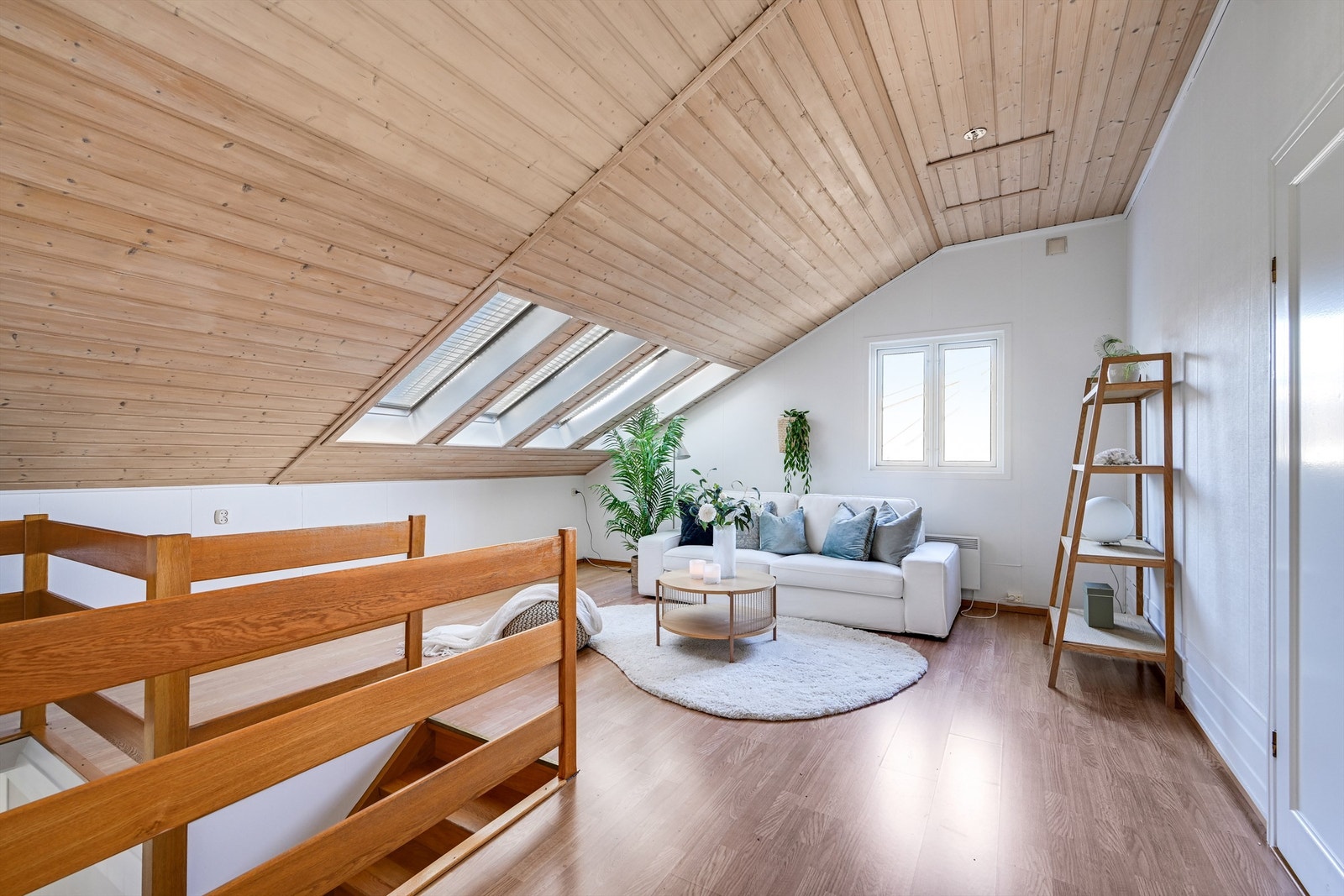 Loftstue med takvinduer Galleribilde