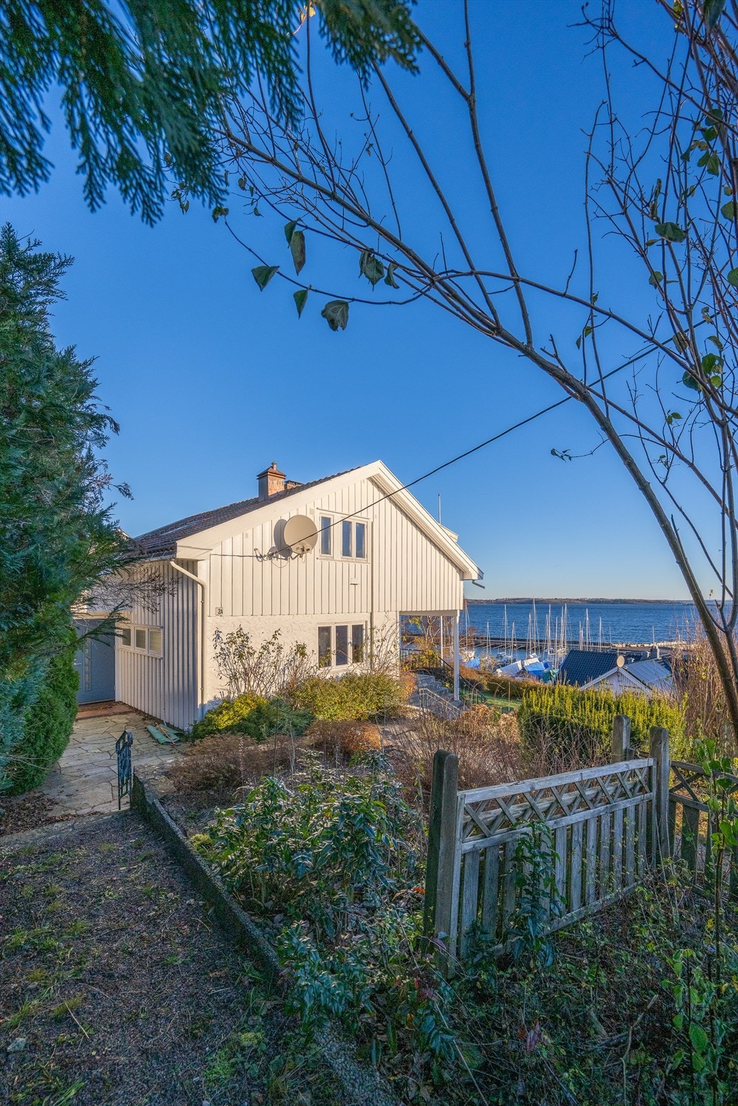 Boligen går over to etasjer pluss kjeller Galleribilde