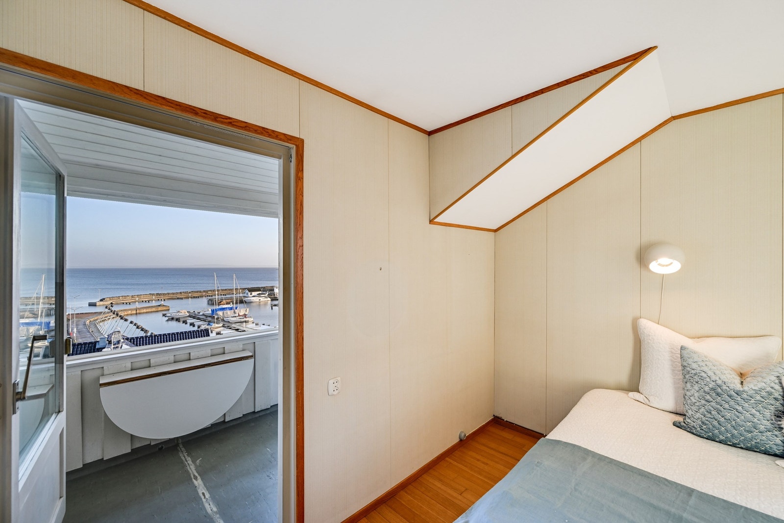 Soverom m/utgang til inn glasset balkong Galleribilde