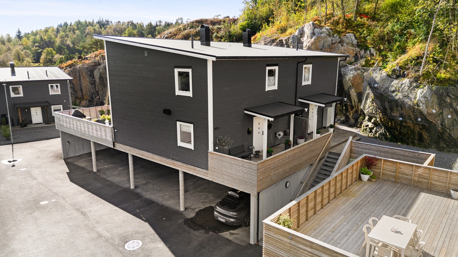 Daglige gjøremål gjøres enkelt med kort vei til Strusshamn senter, hvor du finner dagligvarebutikk, treningssenter og flere servicetilbud. Galleribilde