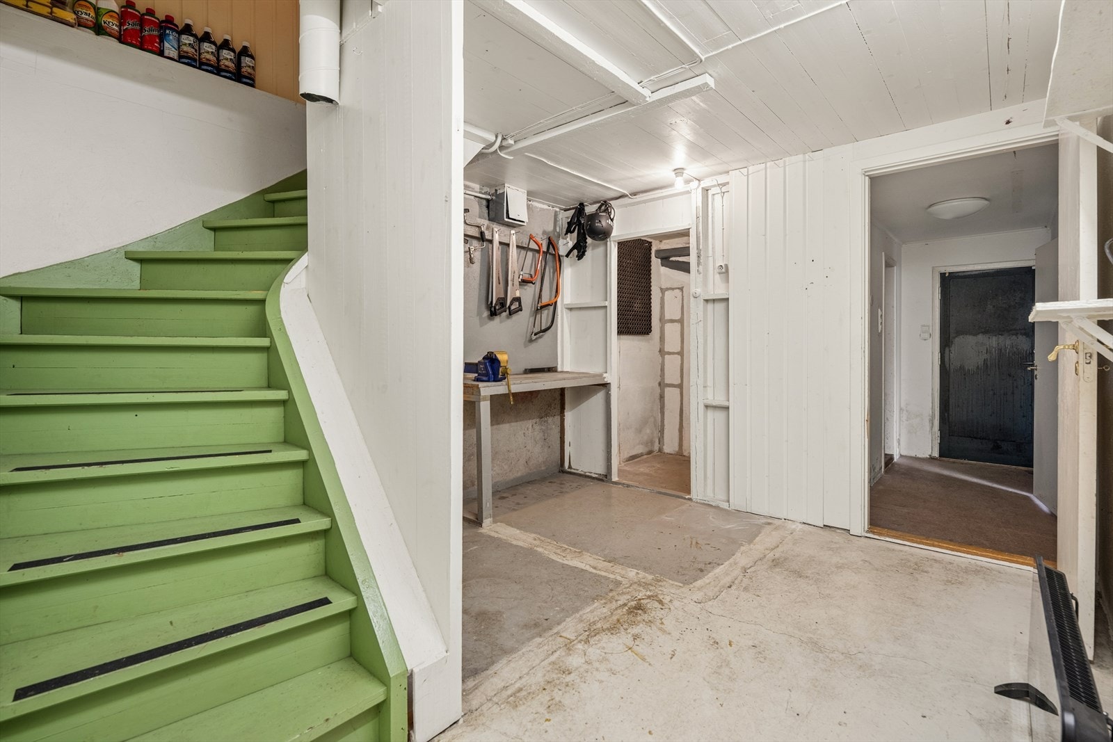 Meget romslig gang til boligens u. etg. Galleribilde