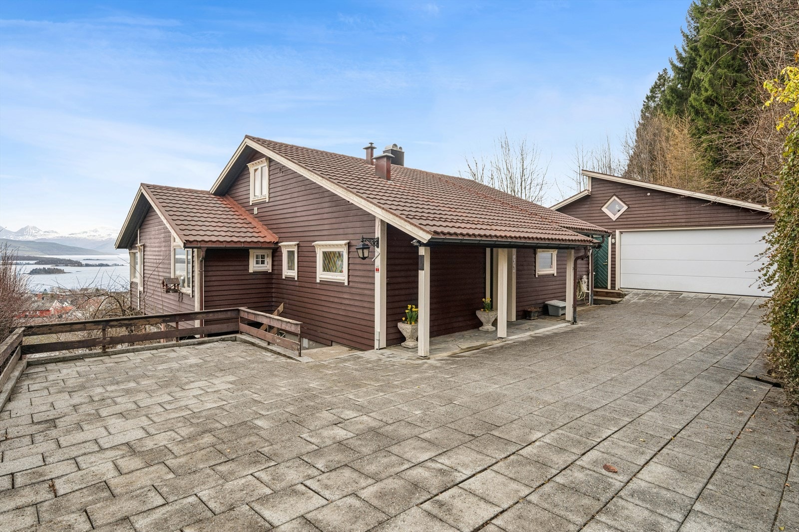 Bendik Joten Tangen v/DNB Eiendom har gleden av å presentere Farstadbakken 7! Galleribilde