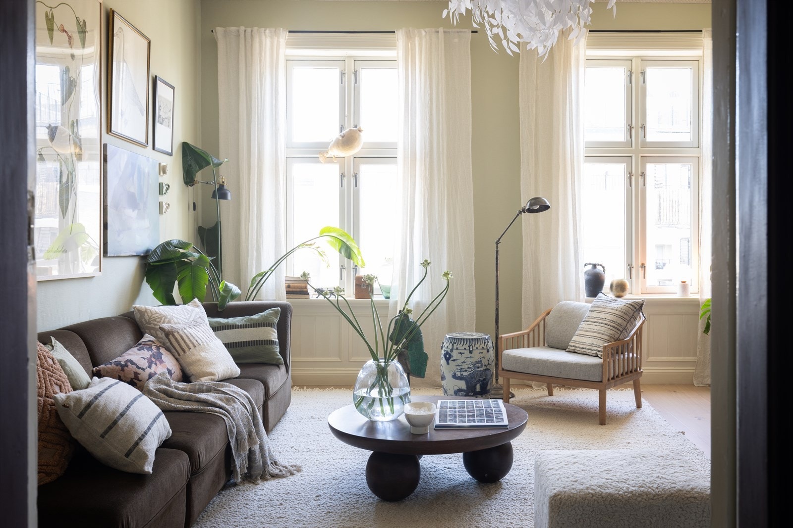 Stilren, klassisk og gjennomgående 3-roms i en rolig gate på St. Hanshaugen. Galleribilde