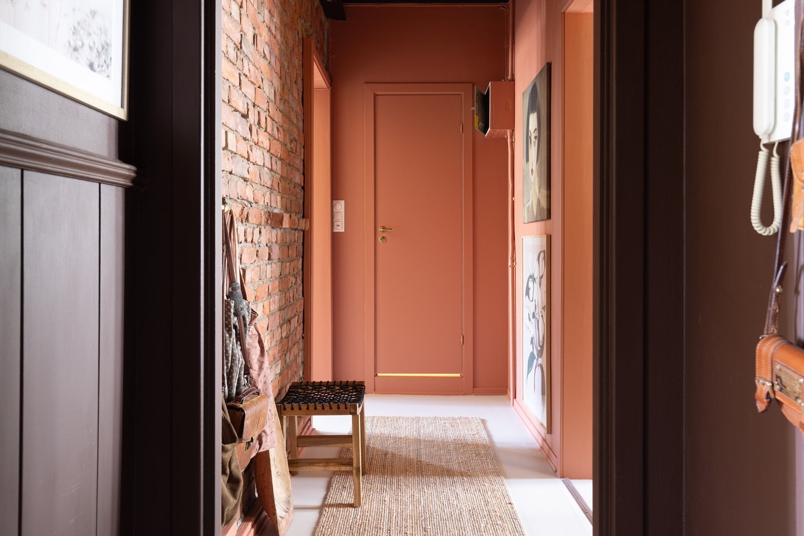 Synlig teglstein er en sjarmerende detalj. Her får du et godt førsteinntrykk. Galleribilde