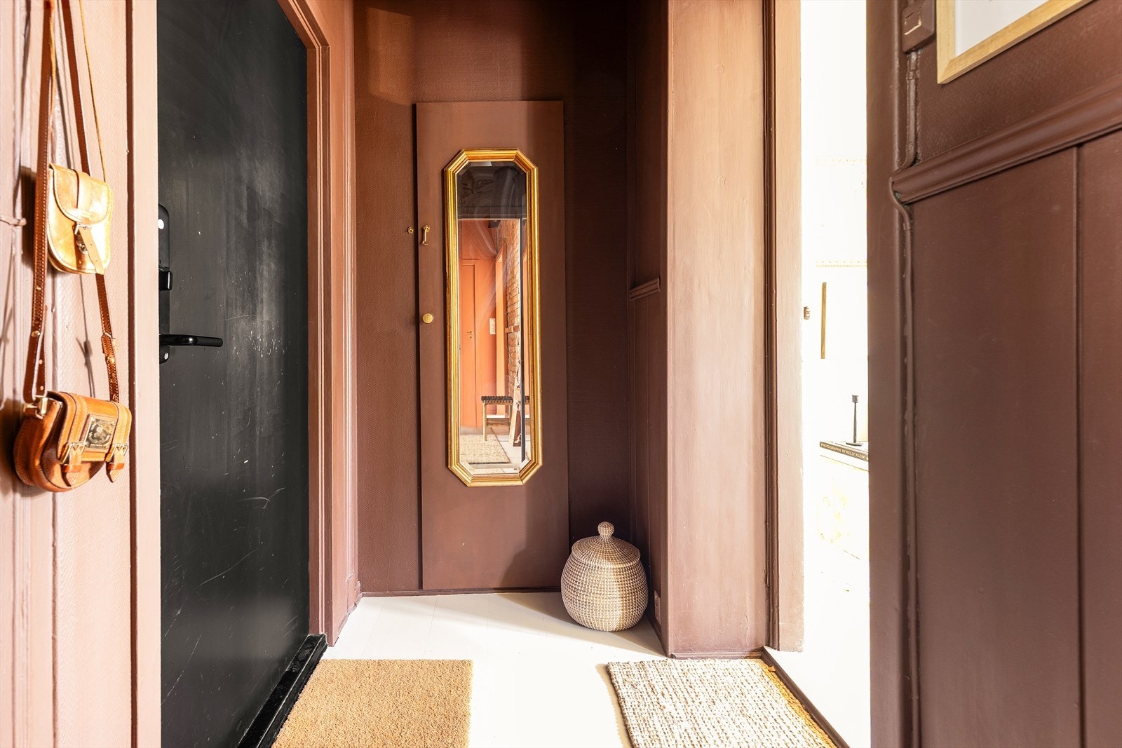 I gangen er det plassbygd skap for oppbevaring av sko og yttertøy. Galleribilde