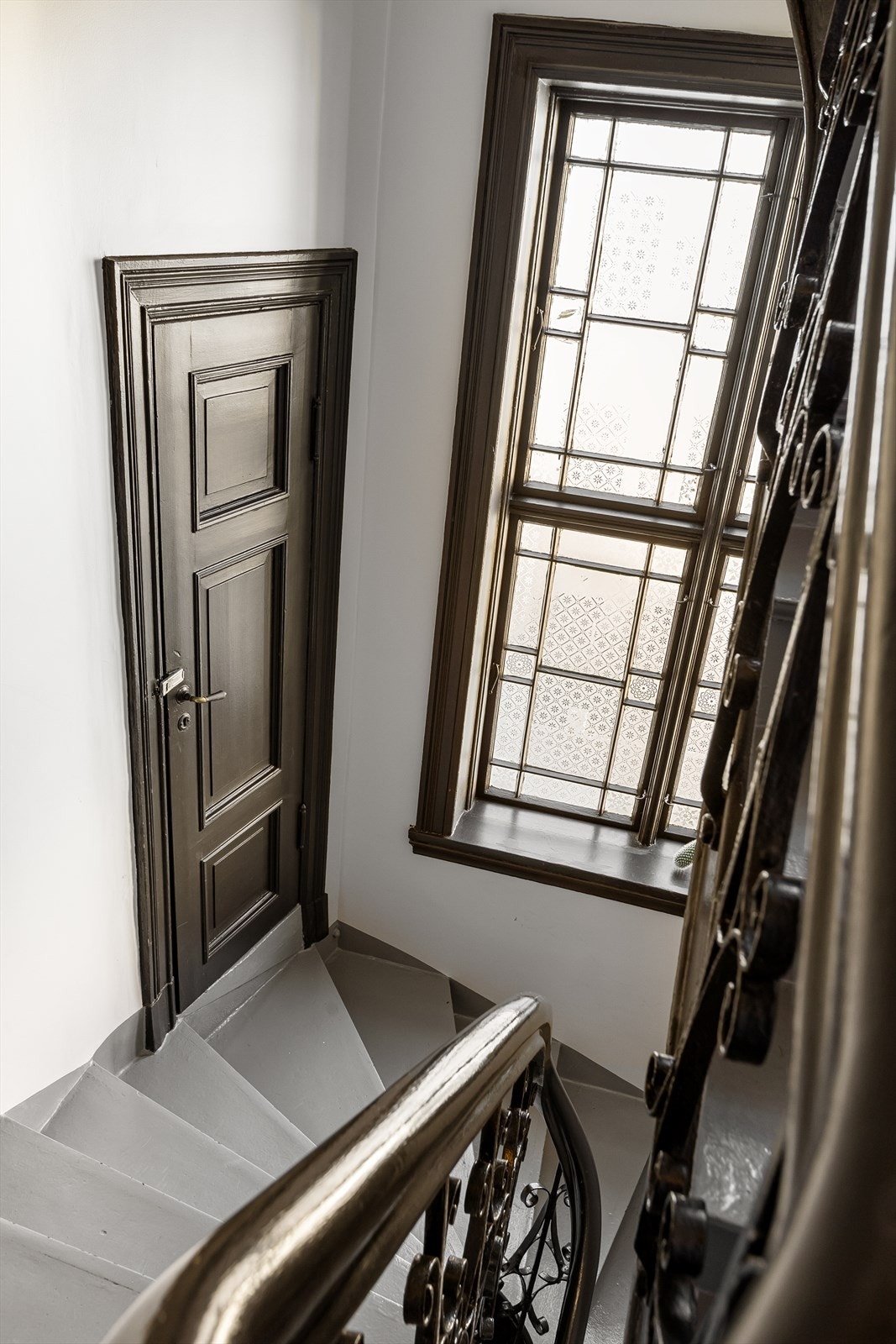 Leiligheten disponerer en bod i kjeller på 7,2 og en bod i trappen på 0,9 kvm. Galleribilde