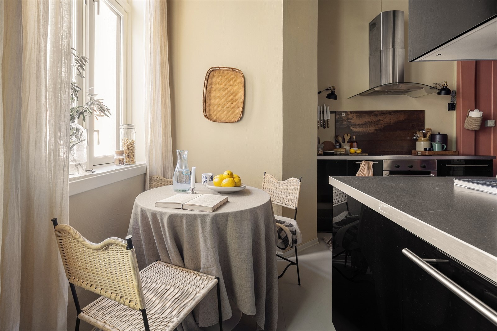 Kjøkkenet vender mot bakgård. Galleribilde