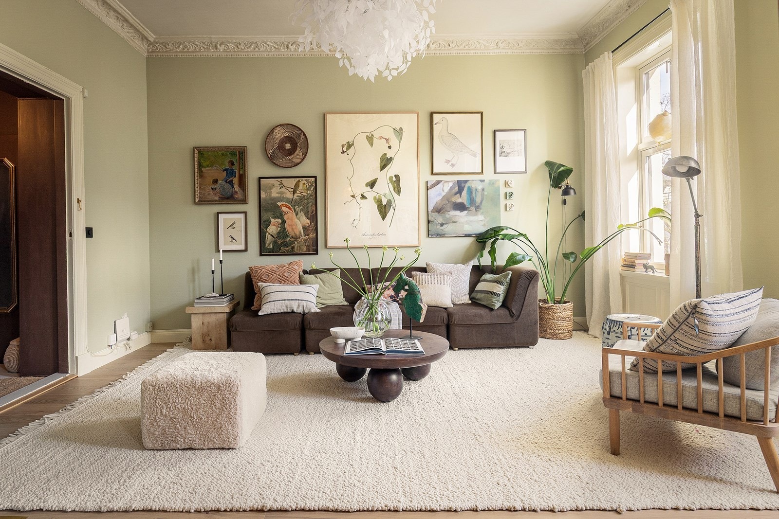 Leiligheten ligger i 3. etasje og inneholder entré, kjøkken, stue, spisestue, soverom, bod (vaskerom), og bad. Galleribilde